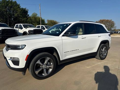 Used 2024 Jeep Grand Cherokee Limited w/ Luxury Tech Group II AWD/4WD image 3