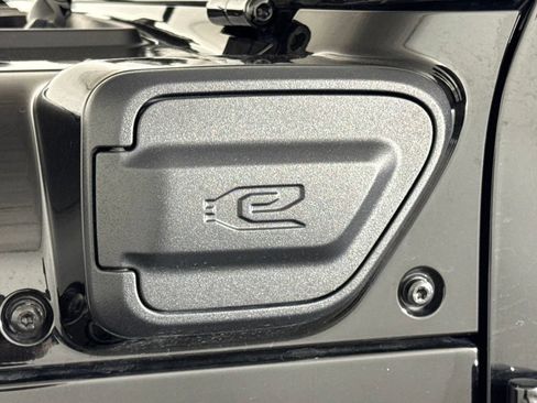 Certified 2025 Jeep Wrangler Unlimited Sahara w/ Safety Group AWD/4WD image 52