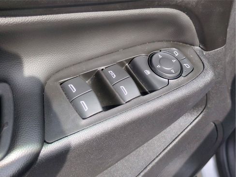 Used 2021 Chevrolet Equinox LT FWD image 17
