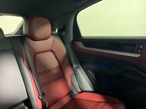 Certified 2026 Porsche Cayenne S AWD/4WD image 17