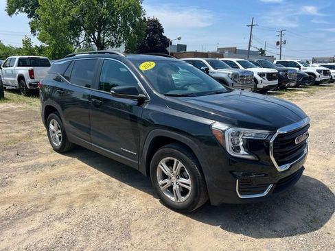 Used 2024 GMC Terrain SLE w/ Driver Convenience Package AWD/4WD image 3