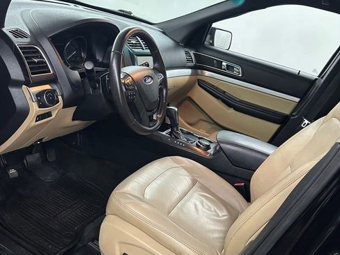 Used 2016 Ford Explorer XLT w/ Equipment Group 202A image 10