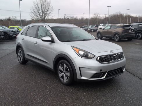 Used 2017 Kia Niro LX image 3