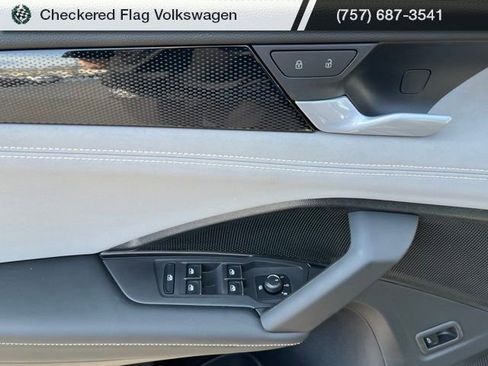 New 2026 Volkswagen Tiguan SE R-Line AWD/4WD image 17