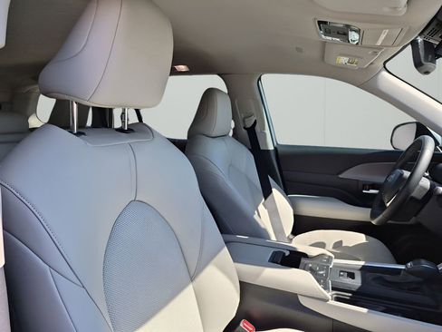 Used 2024 Toyota Grand Highlander XLE image 15