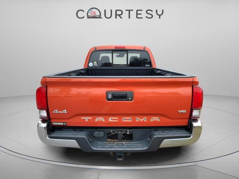 Used 2018 Toyota Tacoma TRD Sport image 5