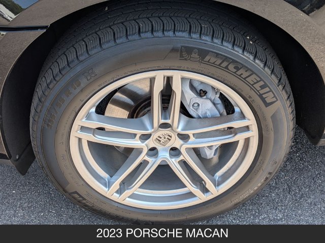 Used 2023 Porsche Macan AWD/4WD image 31
