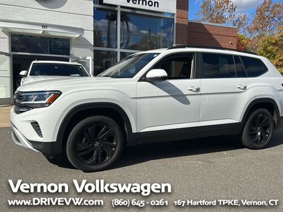 Used 2023 Volkswagen Atlas SE w/ Black Wheel Package