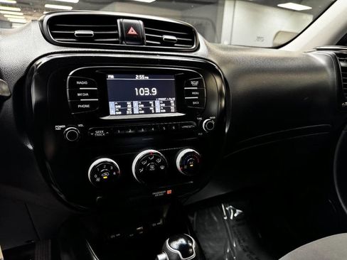 Used 2018 Kia Soul Base image 25