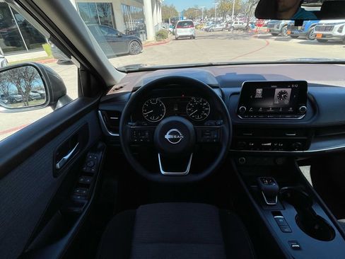 Used 2023 Nissan Rogue SV image 9