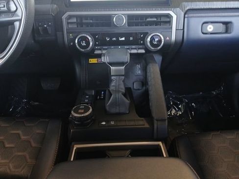 Used 2026 Toyota 4Runner Platinum AWD/4WD image 4