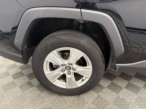 Used 2020 Toyota RAV4 XLE FWD image 18