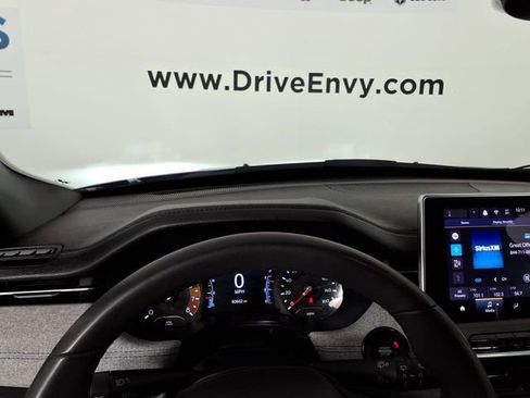 Used 2024 Jeep Compass Latitude AWD/4WD image 25