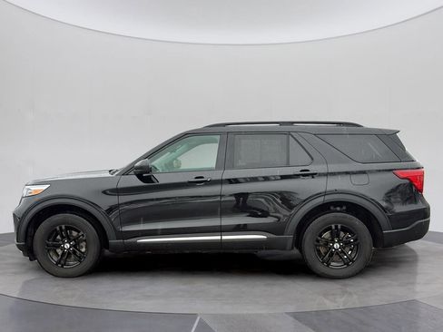 Used 2023 Ford Explorer XLT image 2