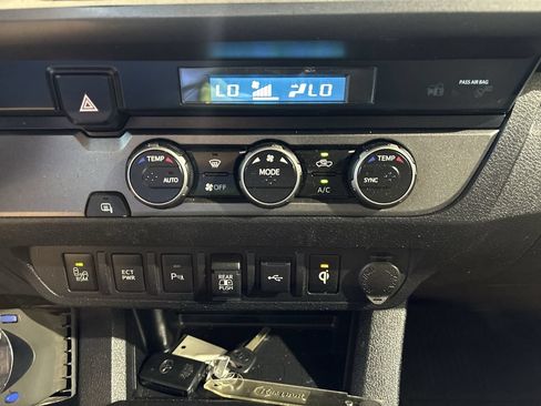 Used 2023 Toyota Tacoma TRD Off-Road w/ Technology Package RWD image 19