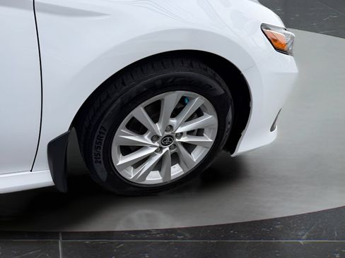 Used 2024 Toyota Camry LE FWD image 14
