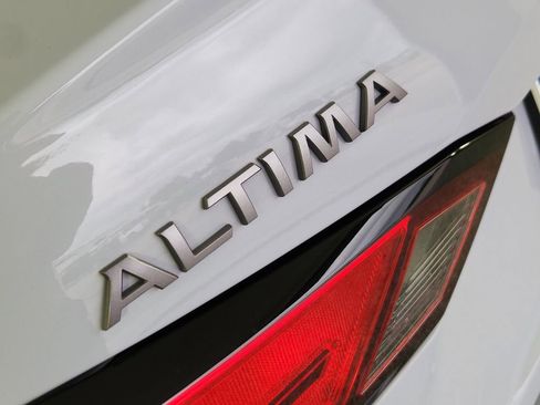 Used 2025 Nissan Altima 2.5 SR AWD/4WD image 11