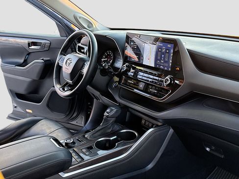 Used 2021 Toyota Highlander Limited image 5