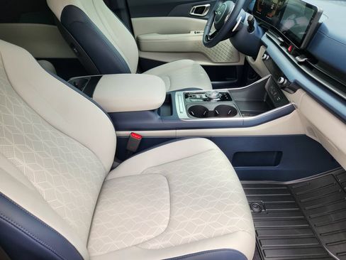 New 2026 Kia Carnival EX FWD image 11