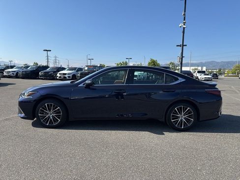Used 2025 Lexus ES 300h w/ Premium Package FWD image 8