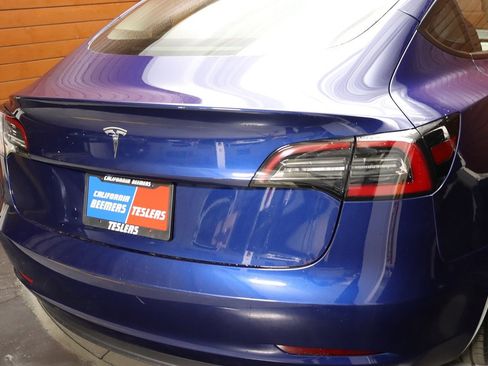 Used 2022 Tesla Model 3 Standard Range image 12