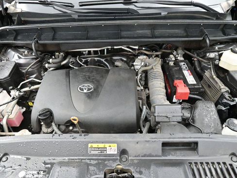Used 2022 Toyota Highlander XLE FWD image 43