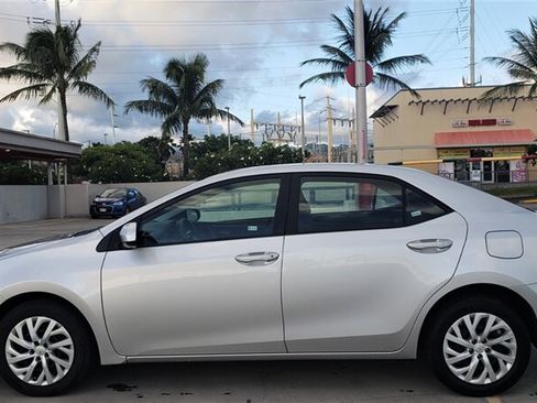 Used 2018 Toyota Corolla LE FWD image 2