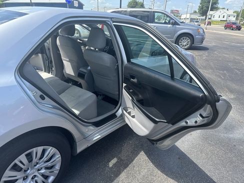 Used 2012 Toyota Camry LE image 27