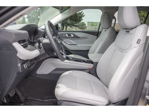 Used 2025 Ford Explorer Platinum w/ Ultimate Package AWD/4WD image 17