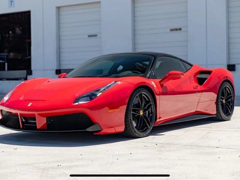 Used 2018 Ferrari 488 GTB RWD image 2