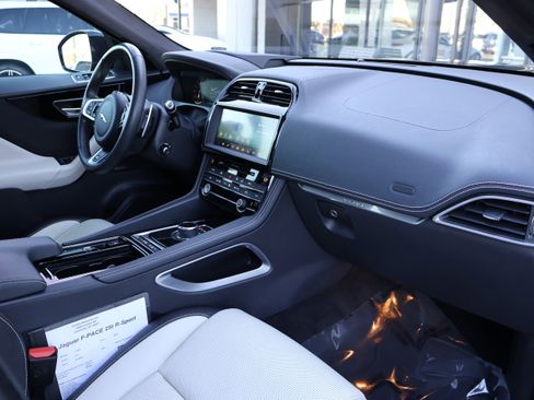 Used 2020 Jaguar F-PACE R-Sport image 27