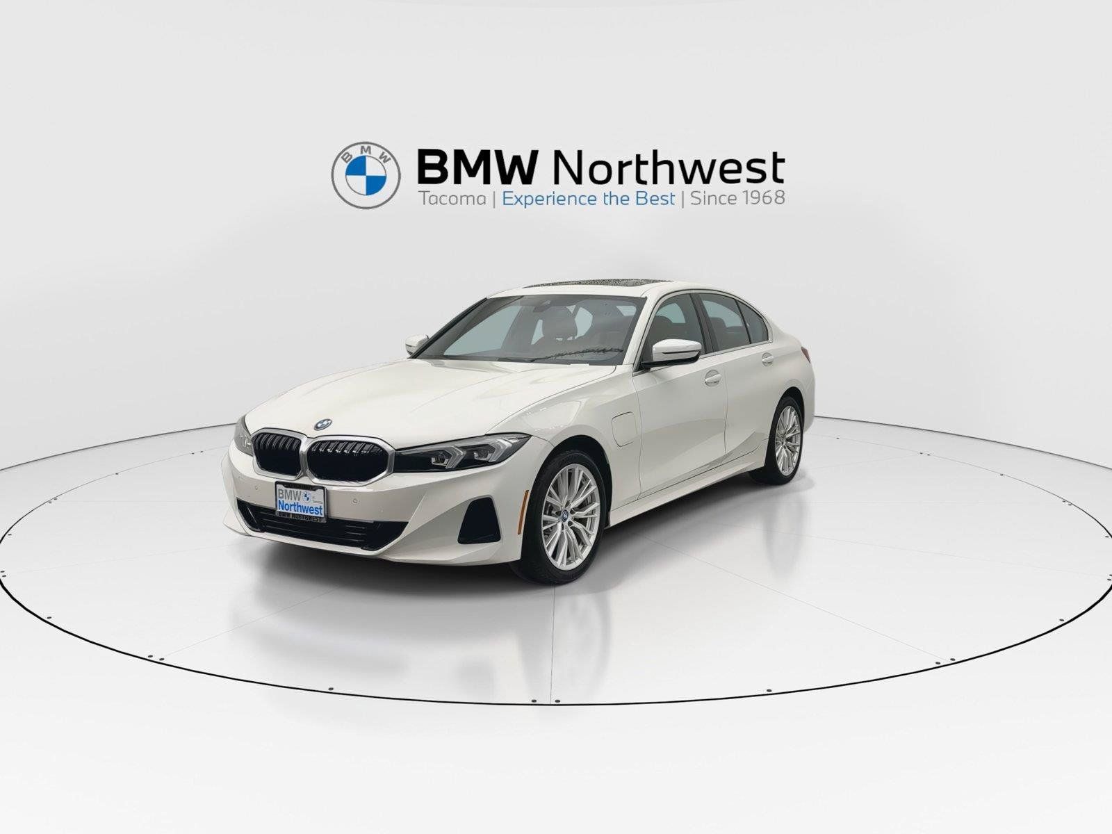 Used 2024 BMW 330e w/ Convenience Package RWD image 9