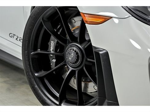Used 2019 Porsche 911 GT2 RS w/ Weissach Package RWD image 3