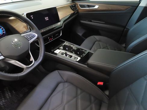 Used 2026 Volkswagen Atlas SE FWD image 21
