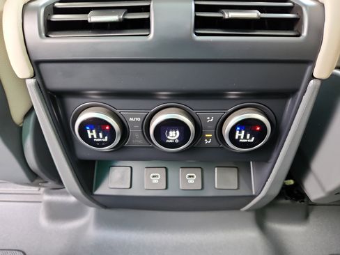 Used 2024 Land Rover Defender 130 S image 25