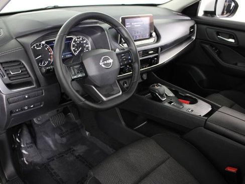 Certified 2025 Nissan Rogue SV image 19