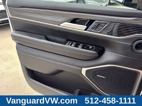 Used 2024 Jeep Wagoneer Series II w/ Flexible Seating Group RWD image 26