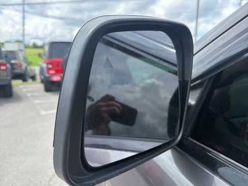 Used 2019 Jeep Grand Cherokee Altitude RWD image 27