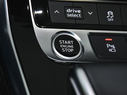 Used 2025 Audi Q7 3.0T Premium w/ Convenience Package image 40