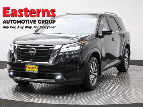 Used 2022 Nissan Pathfinder SL image 1