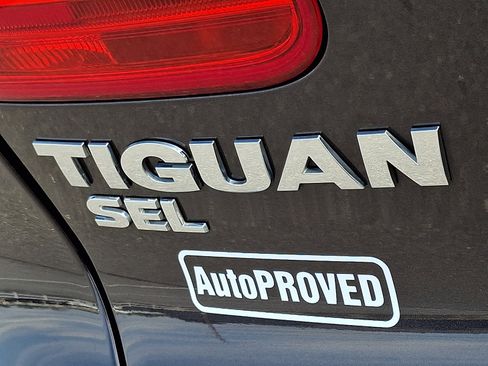 Used 2016 Volkswagen Tiguan SEL AWD/4WD image 29