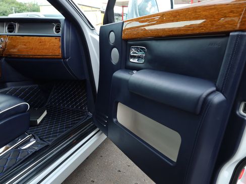 Used 2011 Rolls-Royce Phantom Sedan image 42