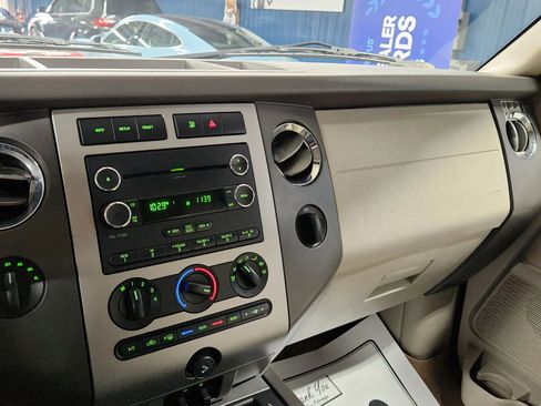 Used 2014 Ford Expedition XLT image 38