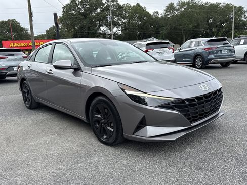 Used 2023 Hyundai Elantra SEL FWD image 7