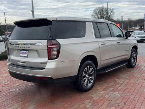 Used 2022 Chevrolet Suburban LT image 3