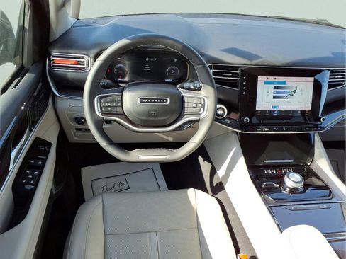 Used 2024 Jeep Wagoneer 4WD image 5
