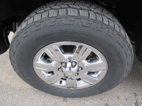 Used 2011 Ford F150 XLT w/ XLT Chrome Pkg image 9