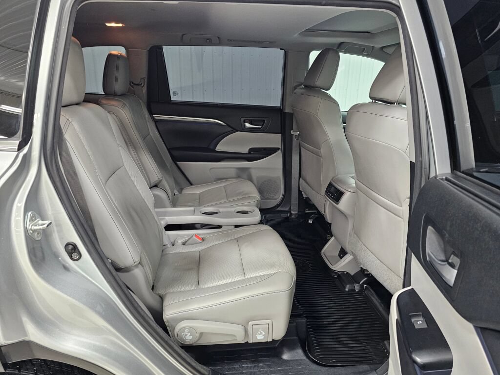Used 2018 Toyota Highlander Limited AWD/4WD image 19