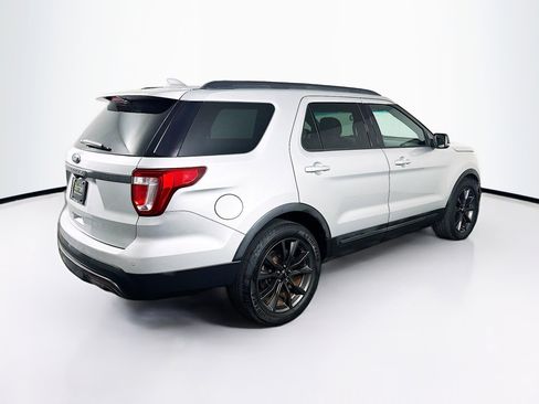 Used 2017 Ford Explorer XLT w/ Equipment Group 202A image 9