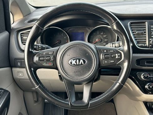 Used 2017 Kia Sedona LX w/ LX Essentials Premium Package image 19